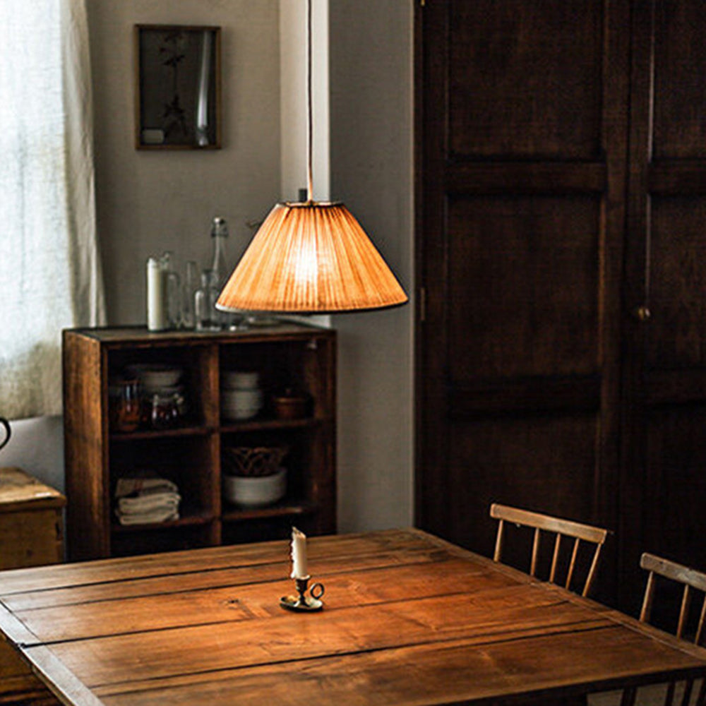 Elegant Pleated Pendant Light With Soft Fabric Diffusion