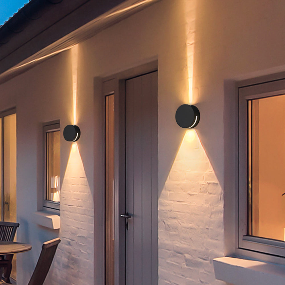 Minimalist Round Outdoor Wall Light In Black Metal And Glass