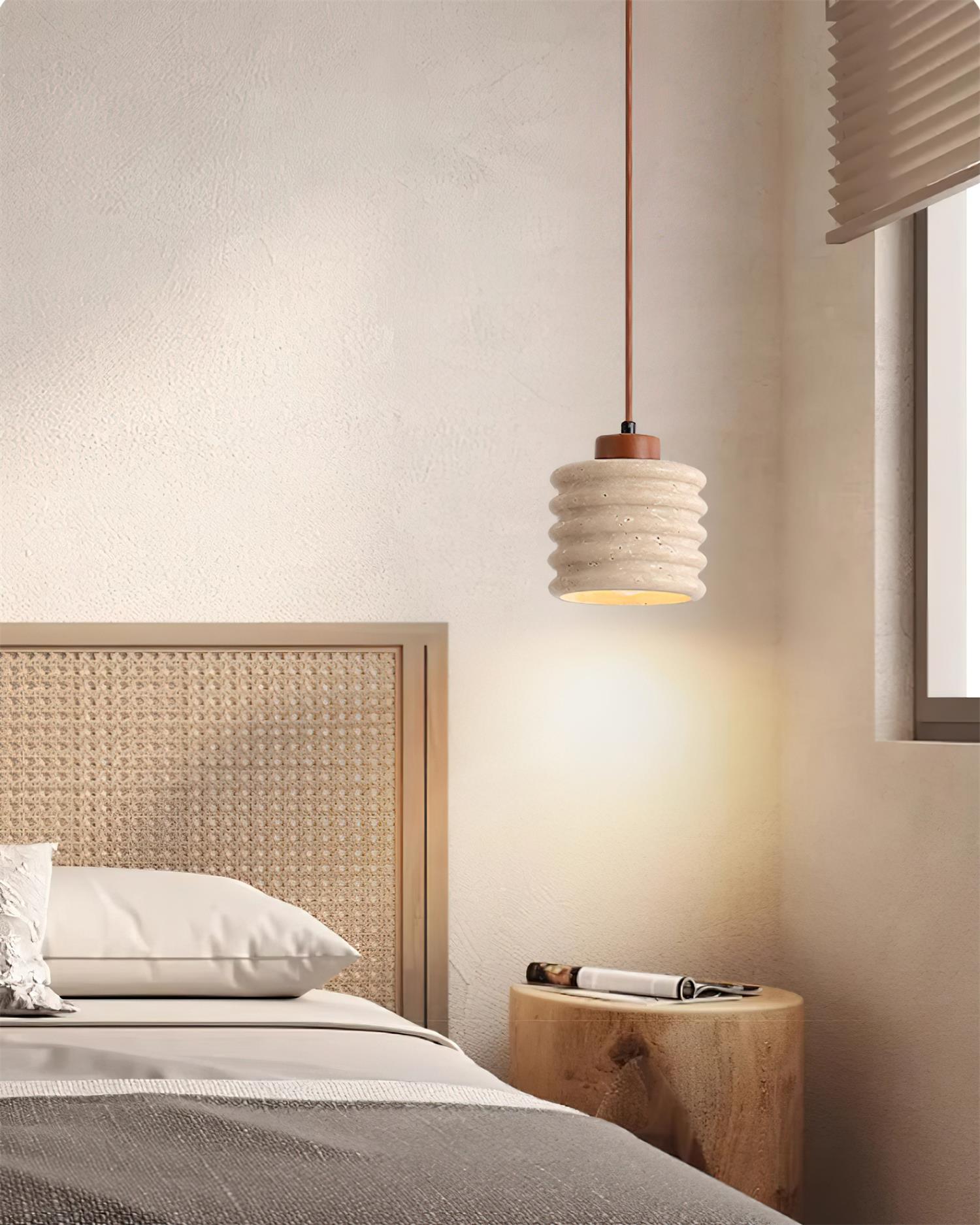 Suspension lumineuse travertin jaune et bois de noyer design naturel