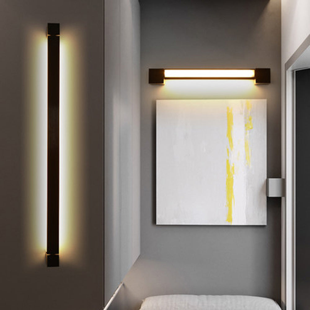 Black Rotatable Wall Lamp With Metal And Acrylic Finish