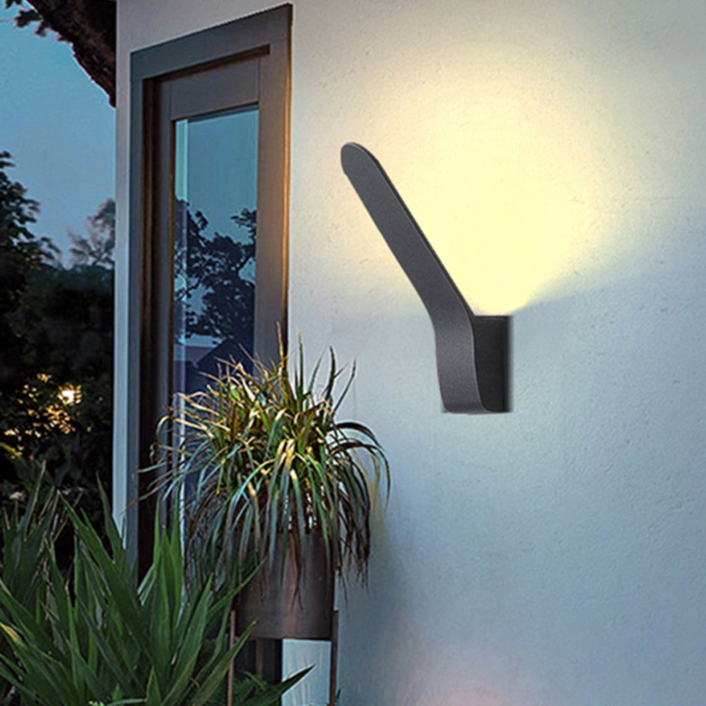 Ray Minimalist Tilt Metal Outdoor Wall Light Matte Black