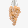 Chandelier Suspendu En Albâtre Avec 31 Sphères Pour Une Lumière Chaleureuse