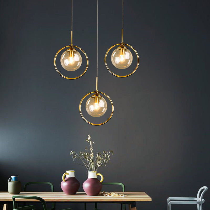 Suspension Verre Élégante Avec Anneau Métallique Pour Ambiance Douce