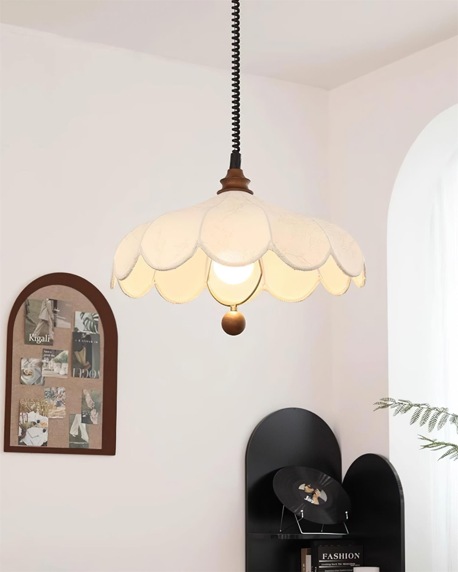 Floral Petals Pendant Lamp With Vintage French Elegance
