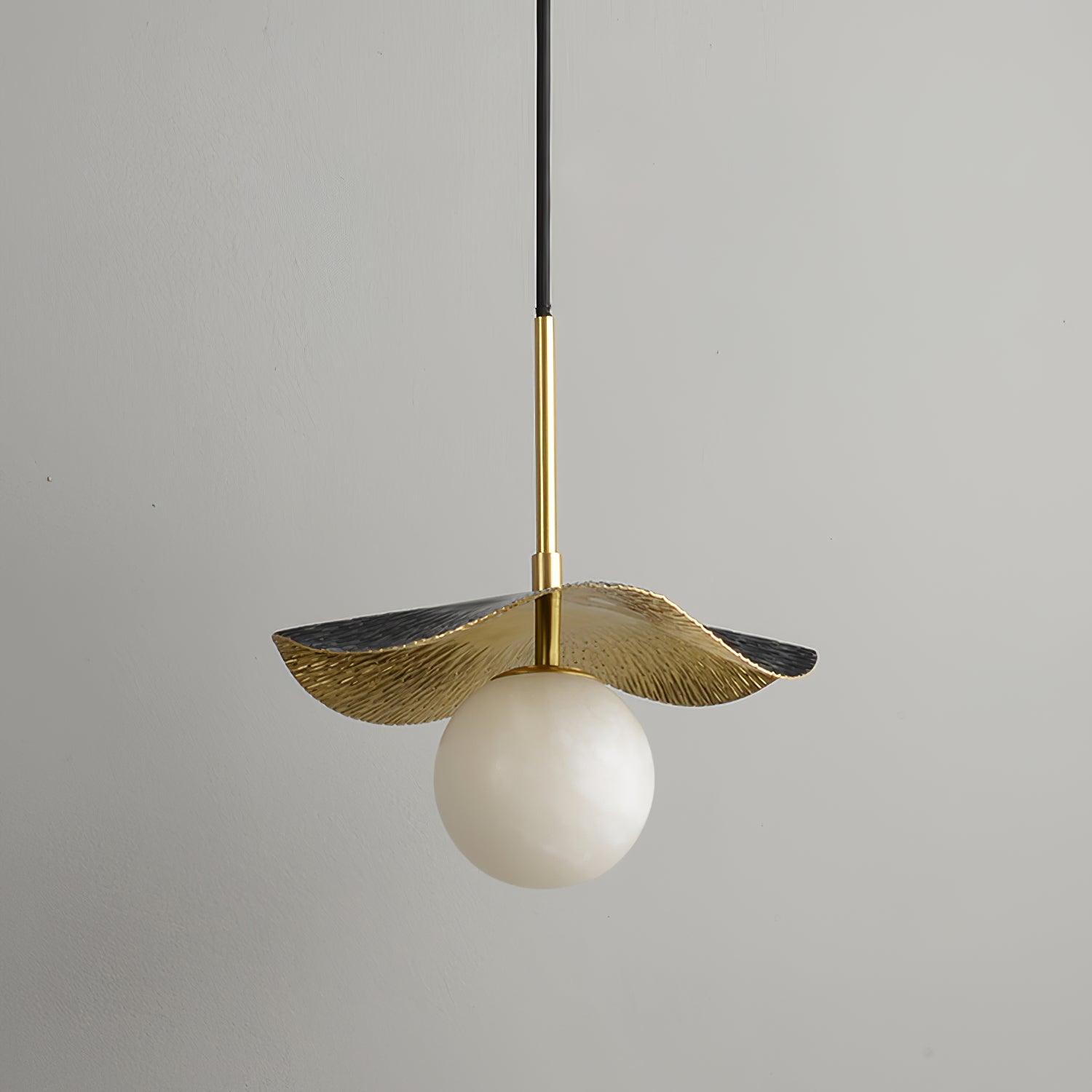 Suspension Albâtre Feuillage Lumière Douce Élégante et Moderne